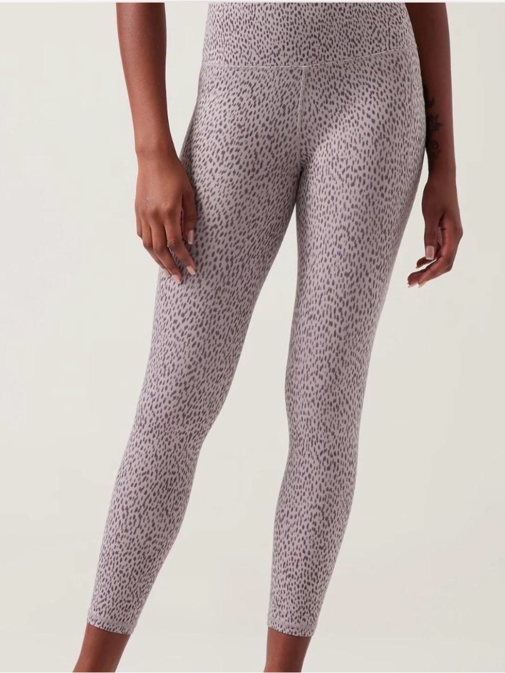 Athleta Salutation Stash Pocket II 7/8 Printed Leggings Animal Print Cream Black